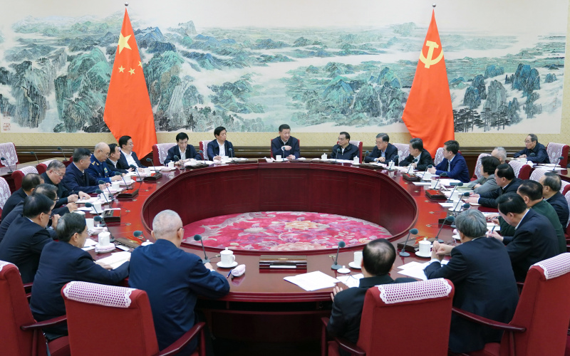 　　12月25日至26日，中共中央政治局召開民主生活會，中共中央總書記習(xí)近平主持會議并發(fā)表重要講話。新華社記者 謝環(huán)馳 攝